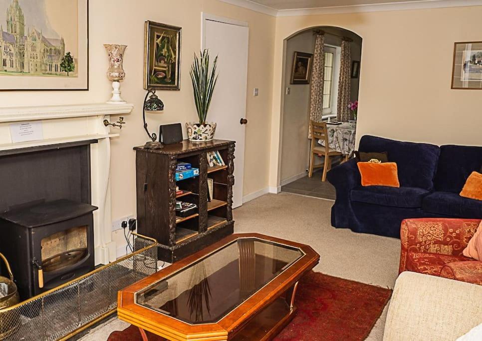 West Lodge 3 Bedrooms, Near Golf Course And River Turriff Bagian luar foto