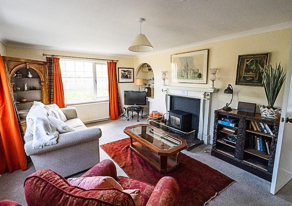 West Lodge 3 Bedrooms, Near Golf Course And River Turriff Bagian luar foto